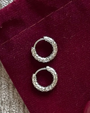 Boucles d’oreilles créoles seules
